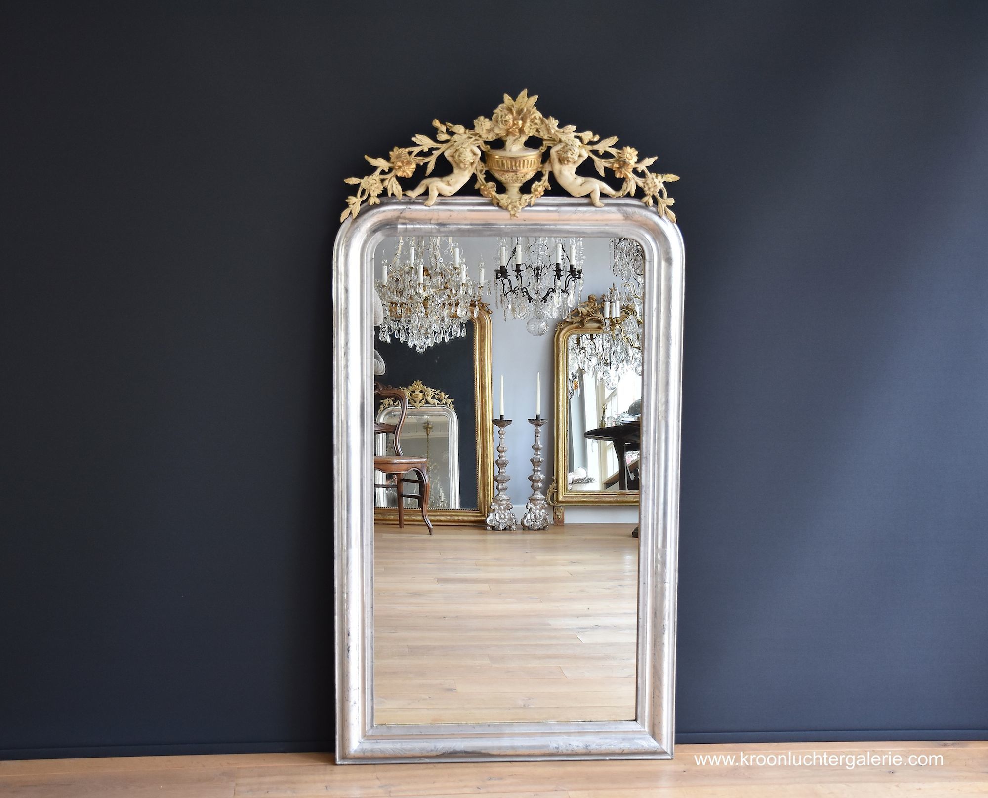 Grote antieke Franse spiegel met kuif, bladzilver