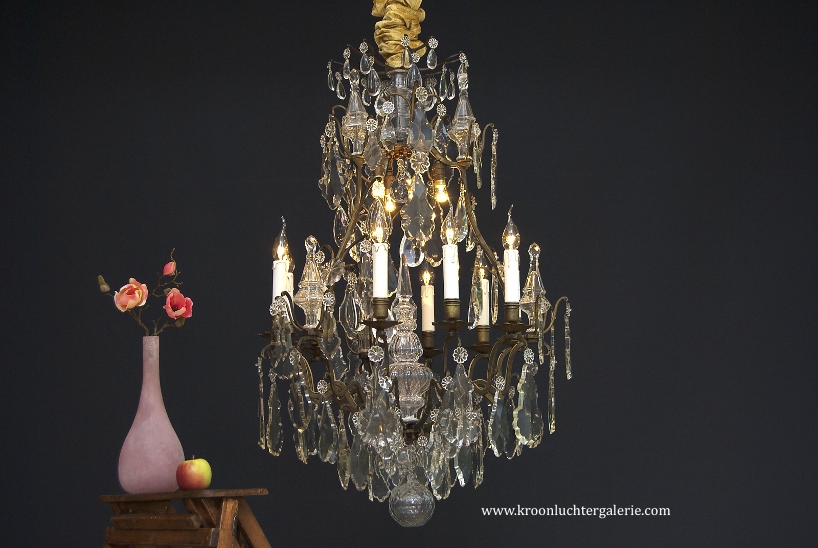 A 19th century French crystal chandelier with 12 light