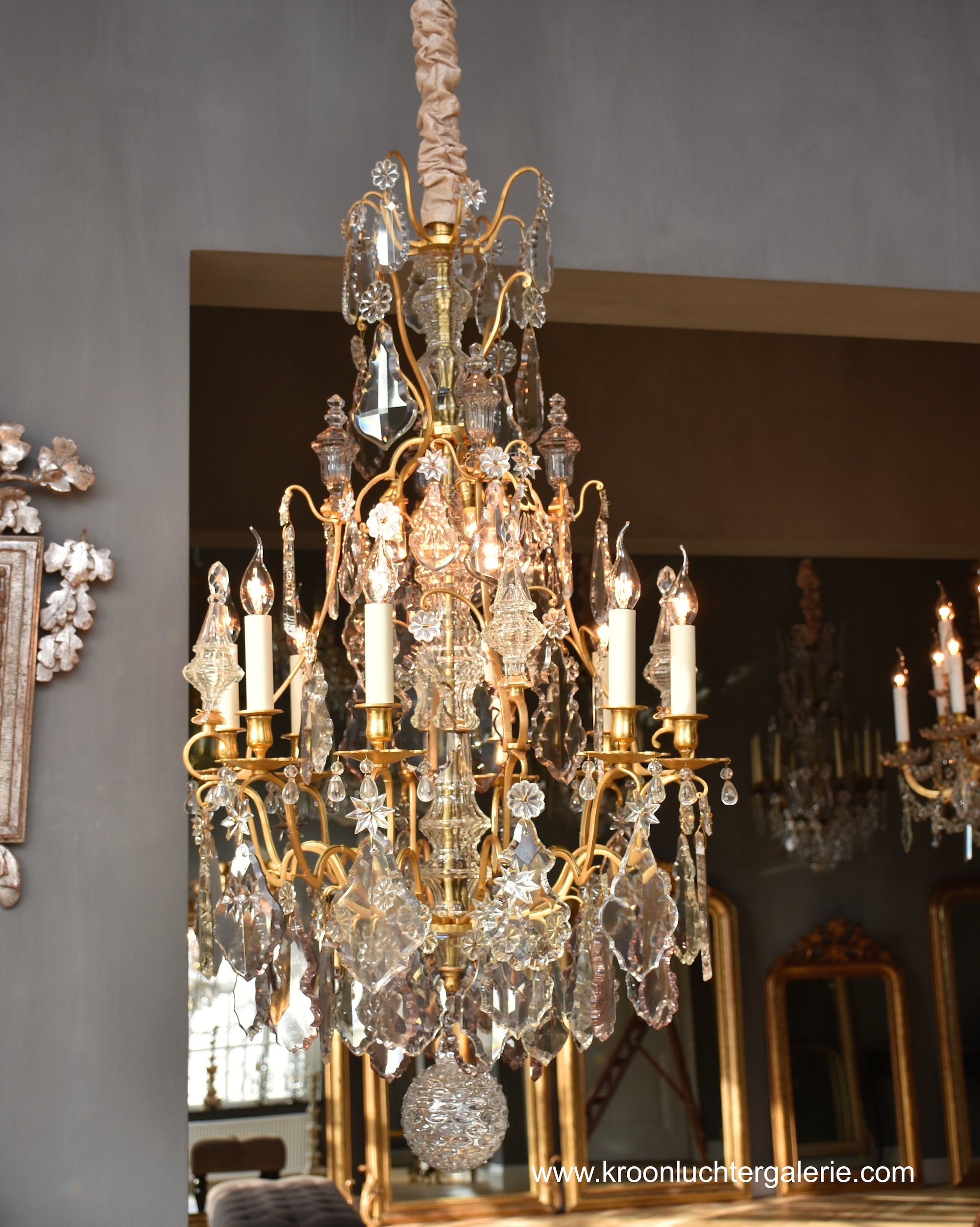 French chandelier with 12 light in the style of Louis XV