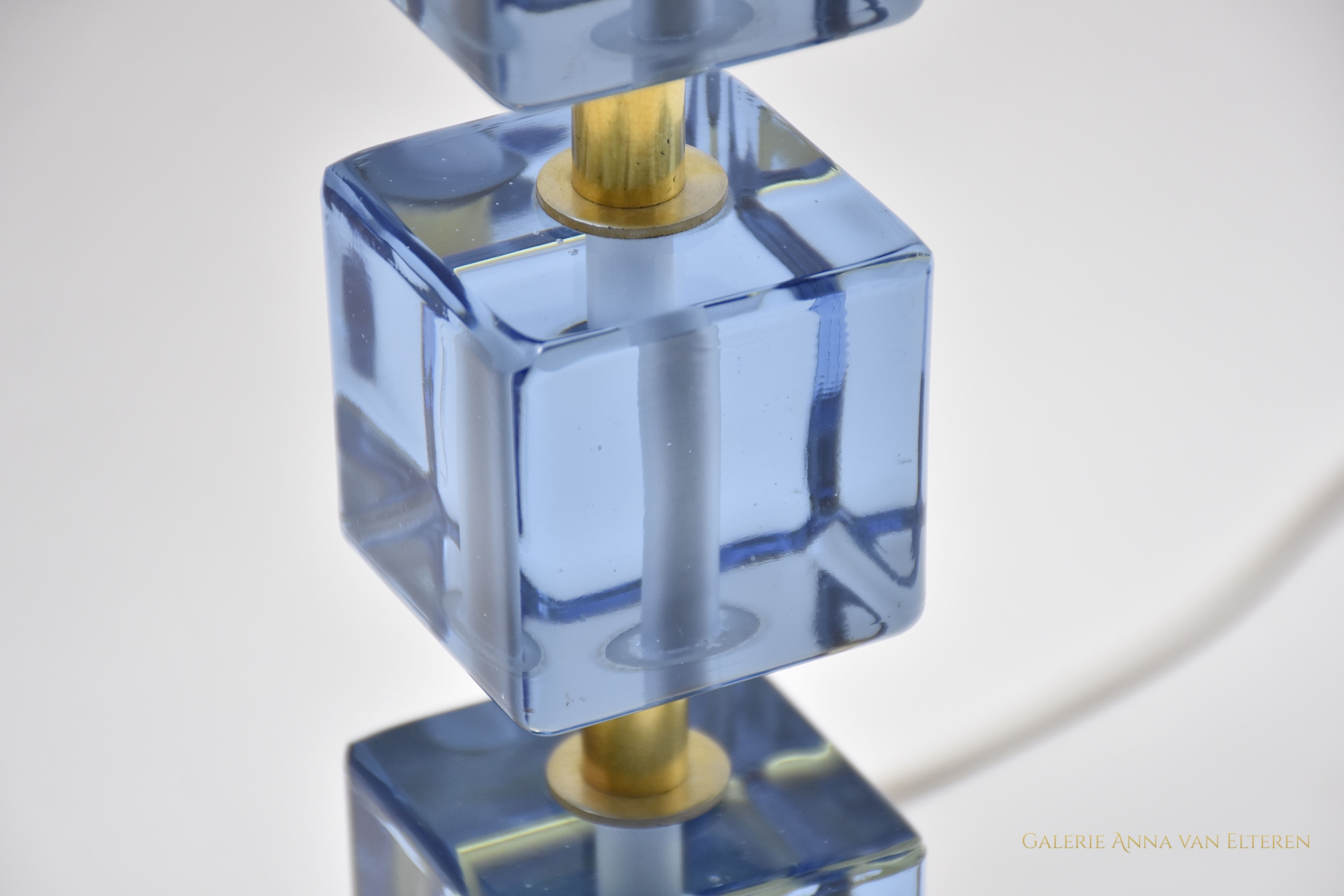 Schwedische Design-Tischlampe aus blauem Glas aus der Mitte des Jahrhunderts