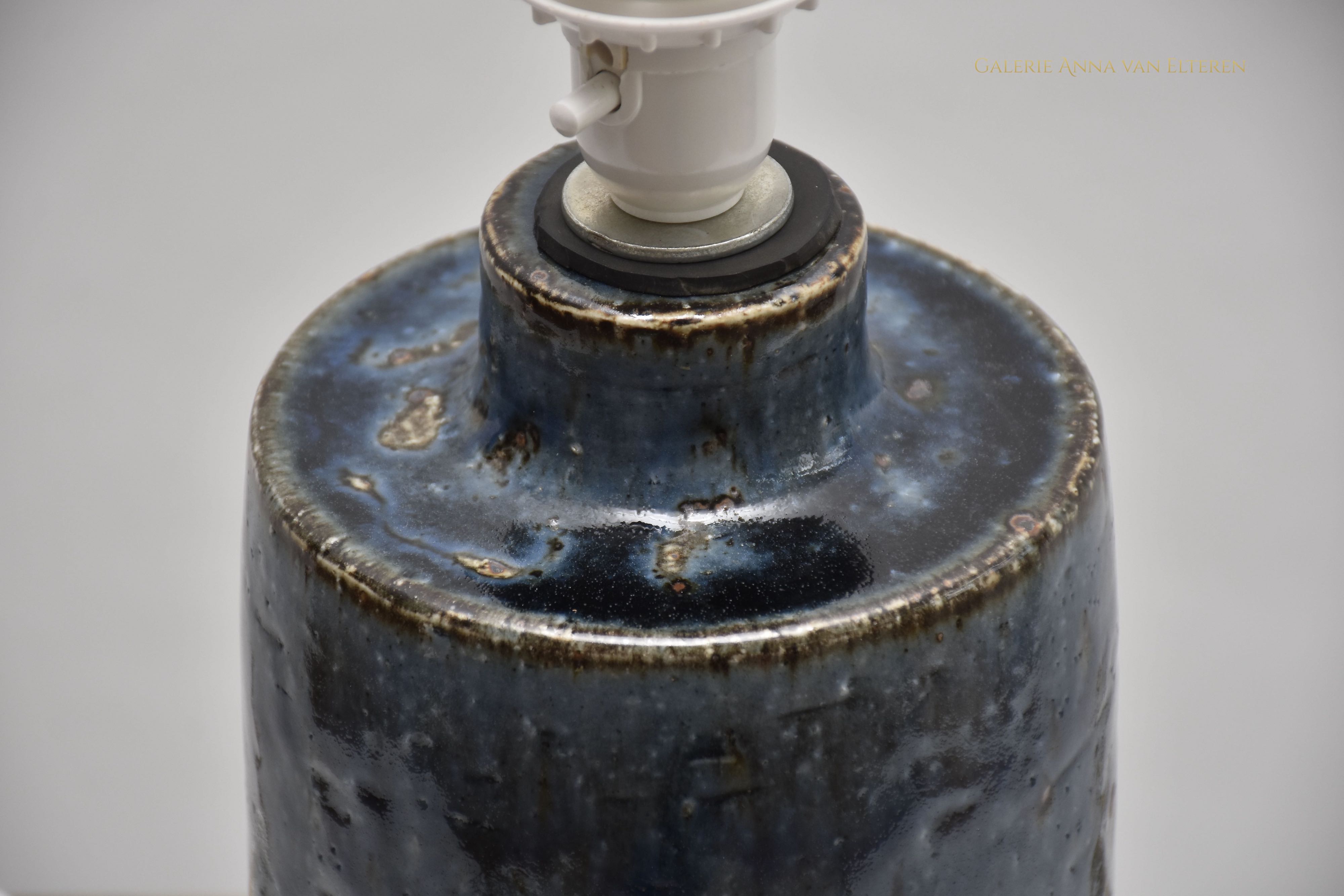 Blaue schwedische Keramik-Tischlampe von Marianne Westman
