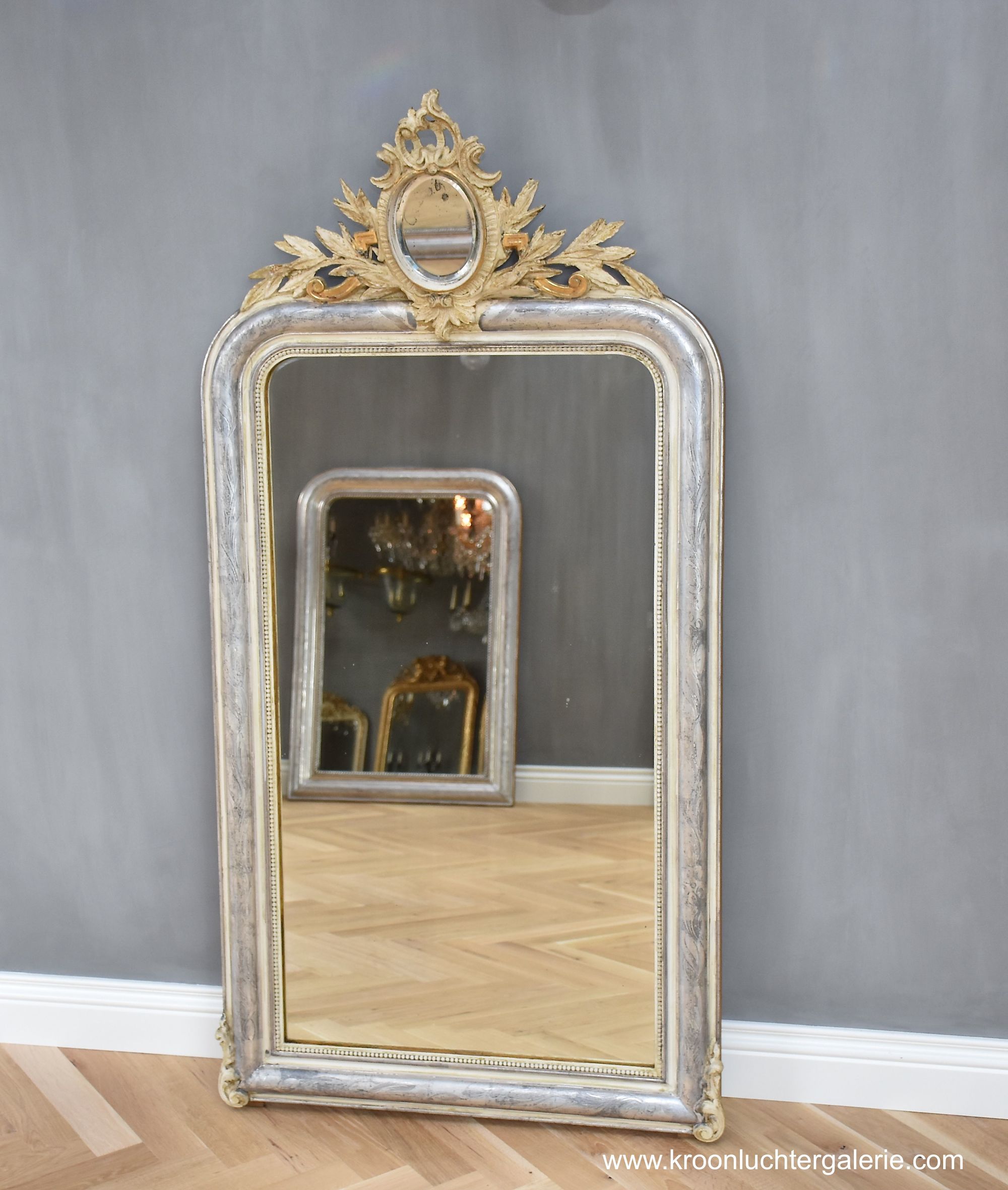 19th century French mirror with a crest