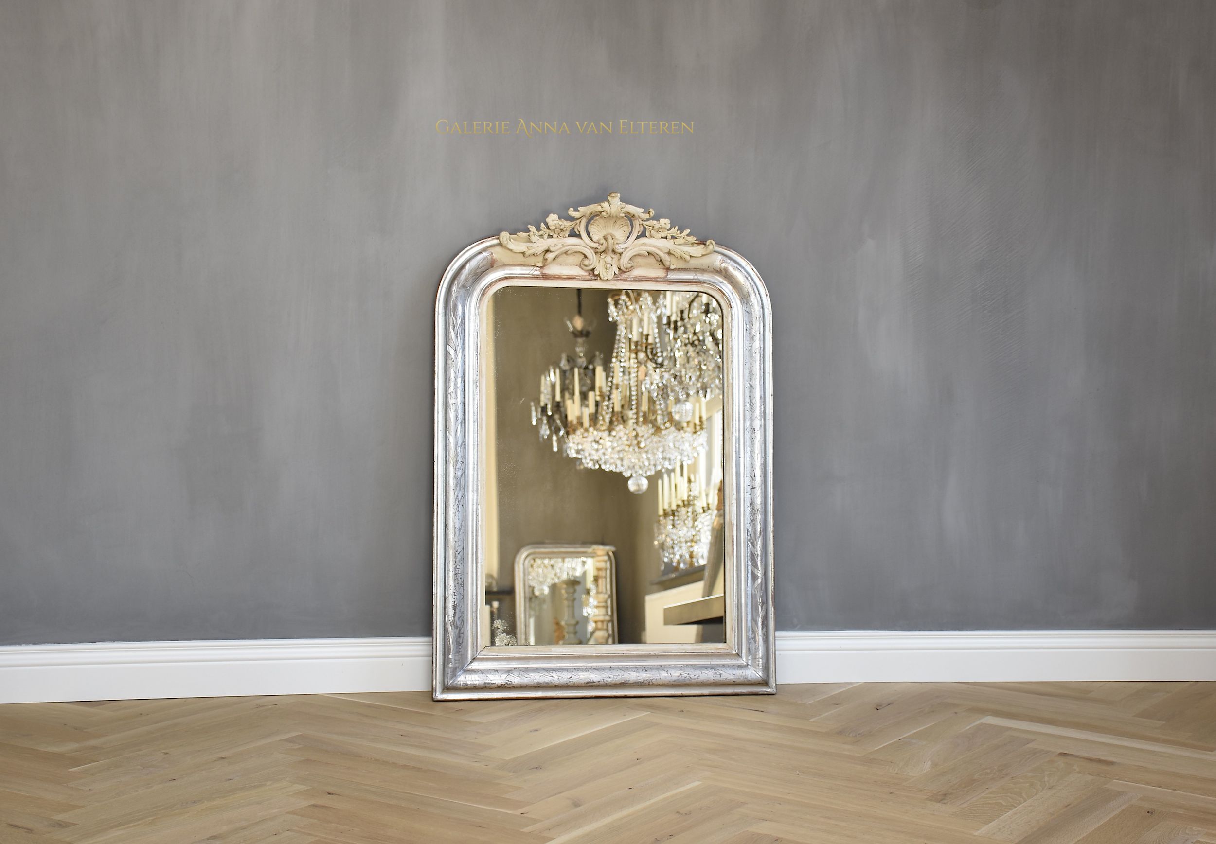 Antiker Spiegel Louis-Philippe mit einer Krone