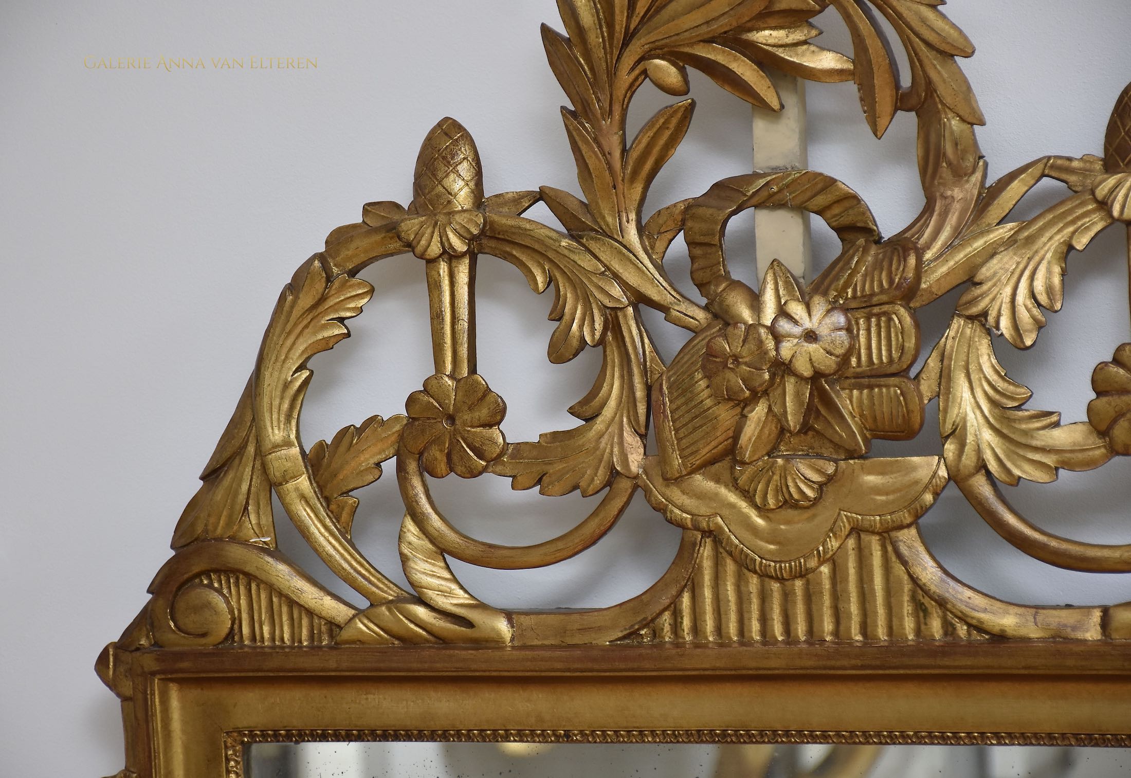 Antieke Franse spiegel in de stijl van Louis XVI