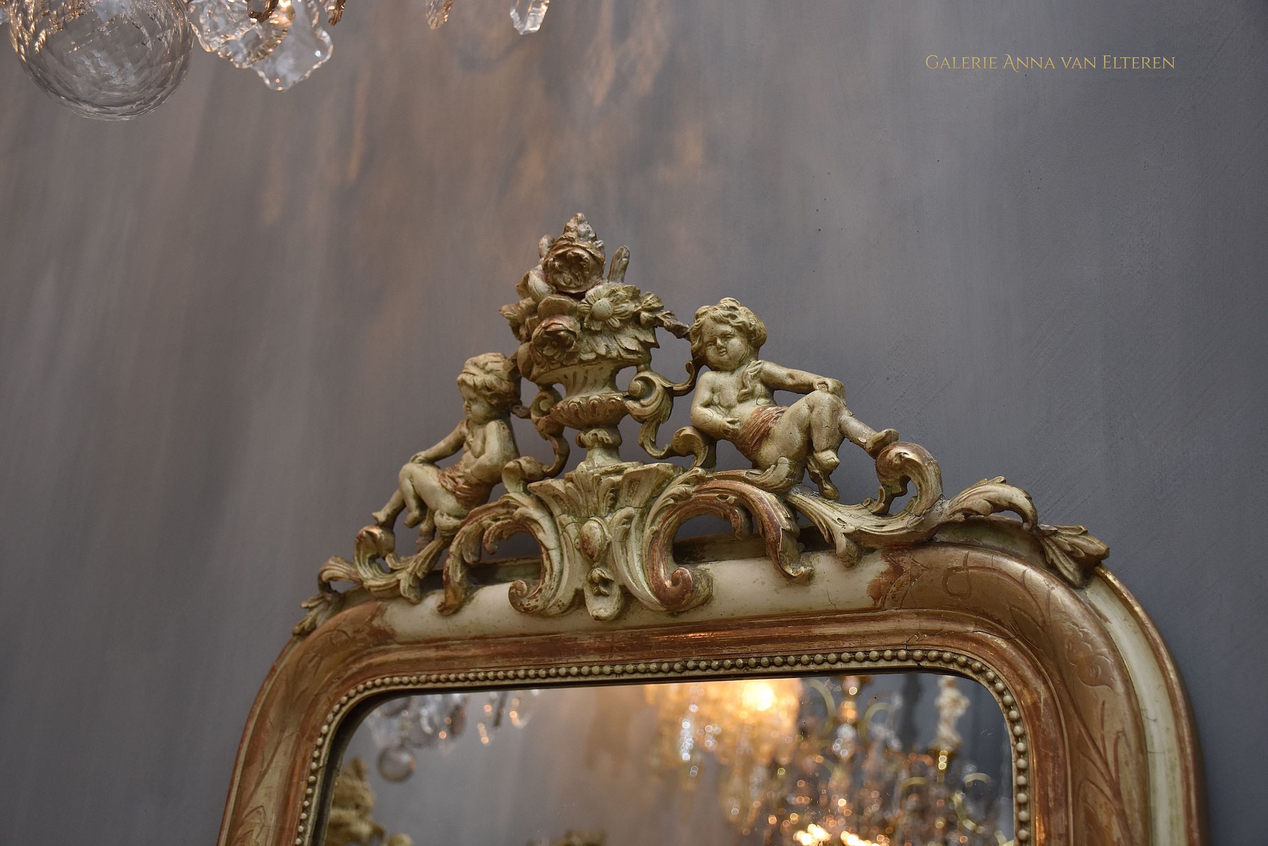 Antieke Franse spiegel met putti