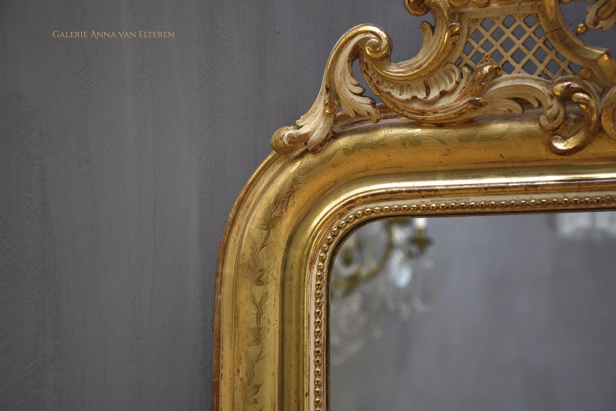 Antieke Franse spiegel Louis Philippe met een kuif