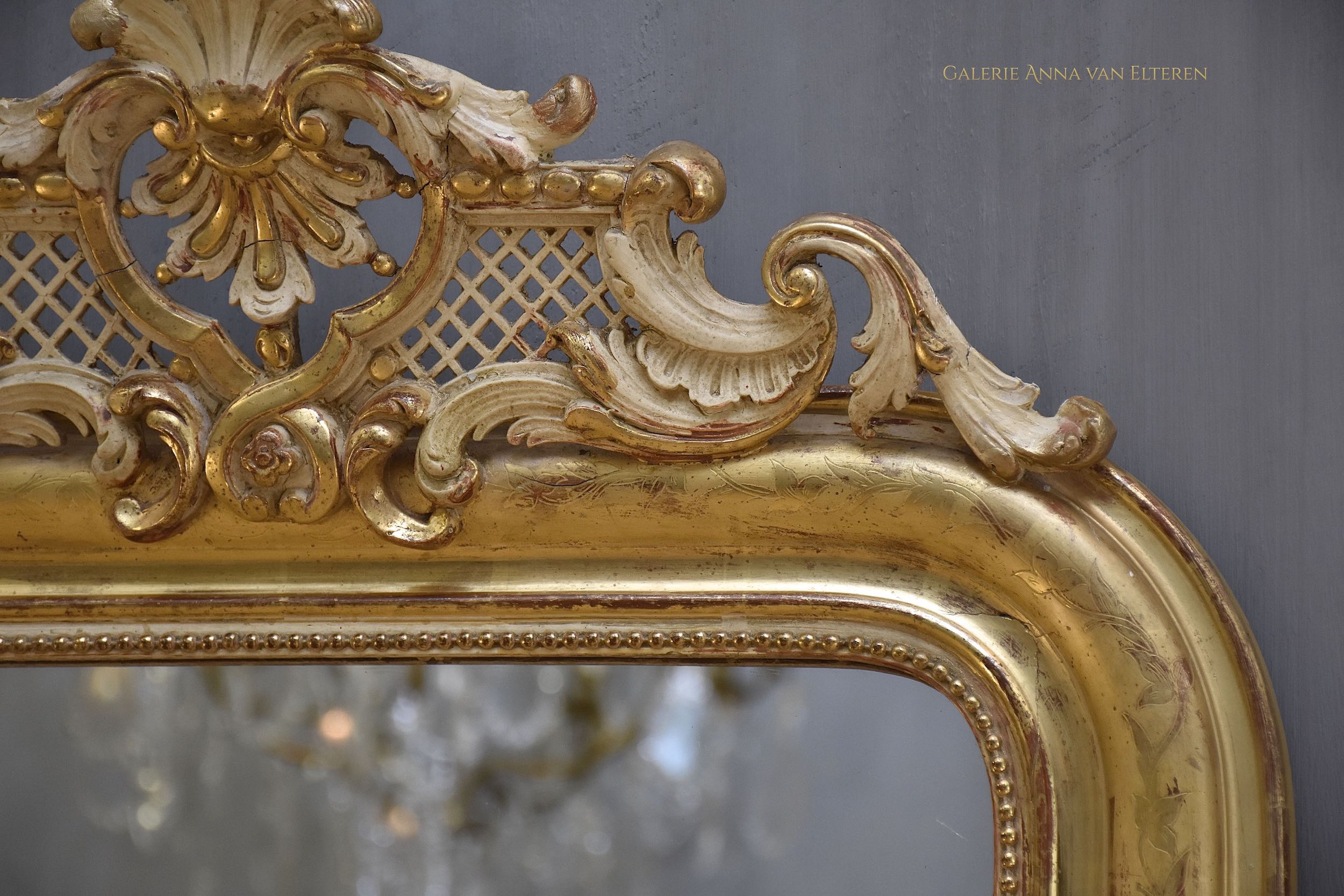 Antiker französischer Spiegel Louis-Philippe mit einer Krone