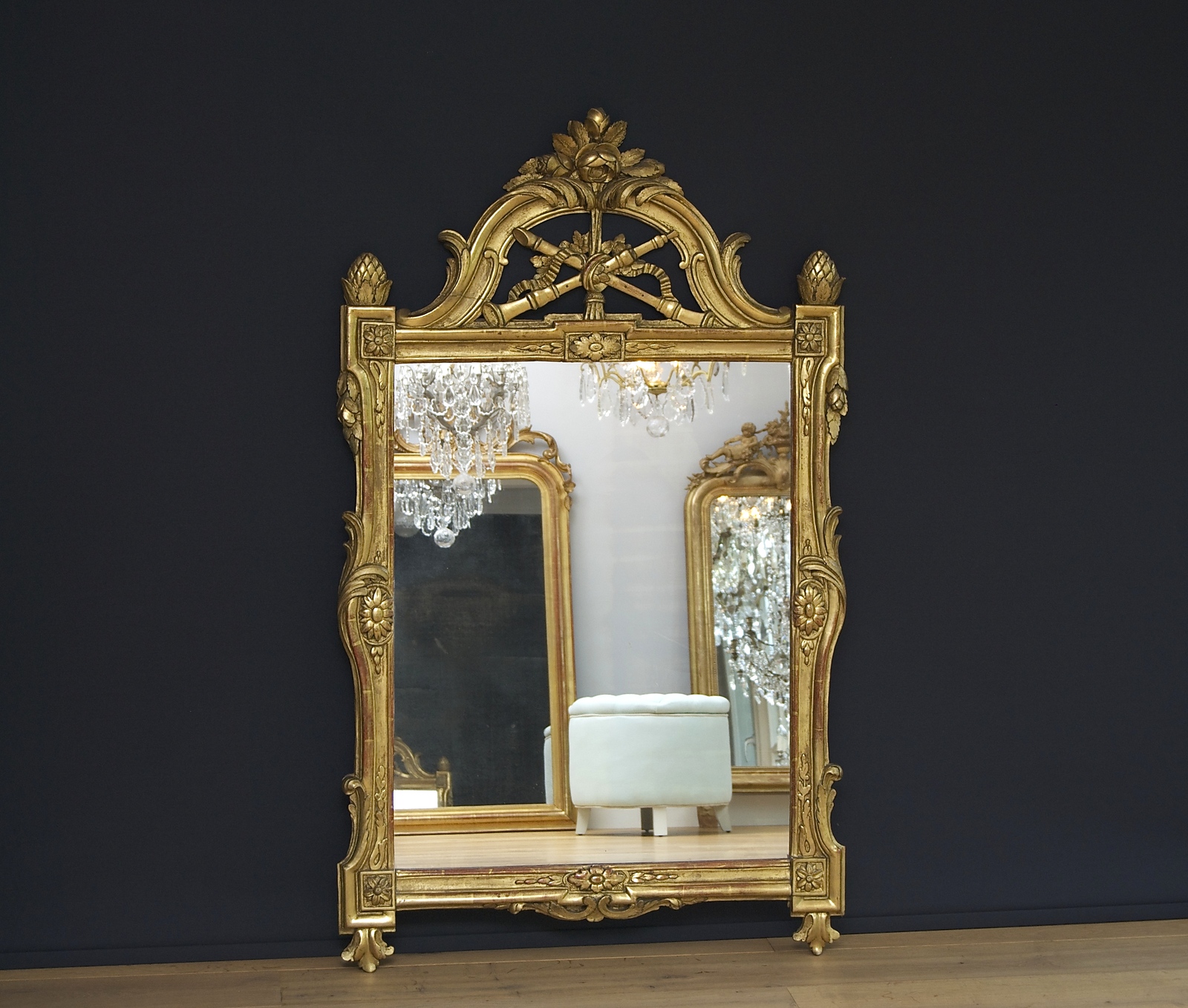 18e eeuwse antieke houtgestoken spiegel