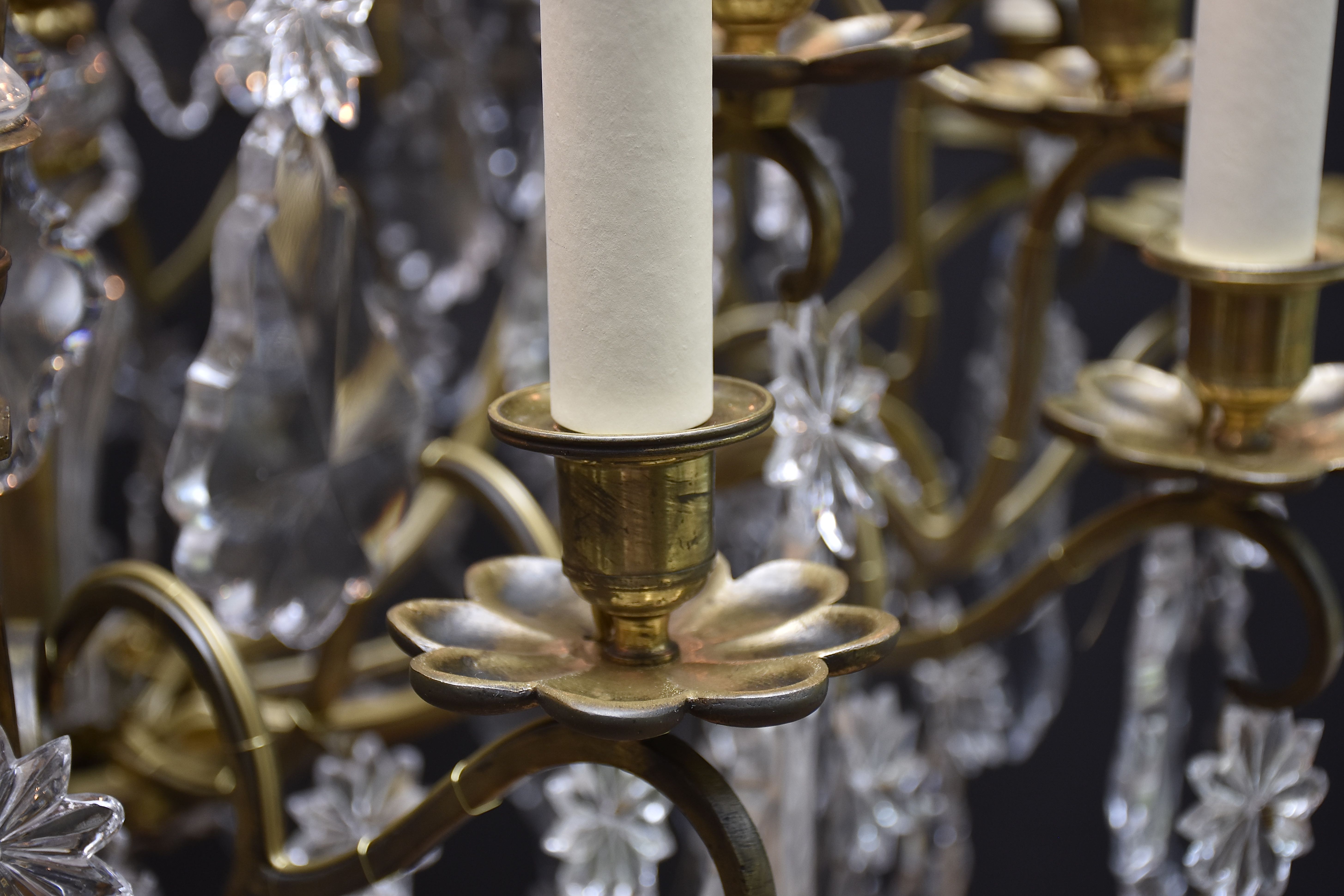 Großer vergoldeter französischer Baccarat Leuchter im Stil von Louis XV