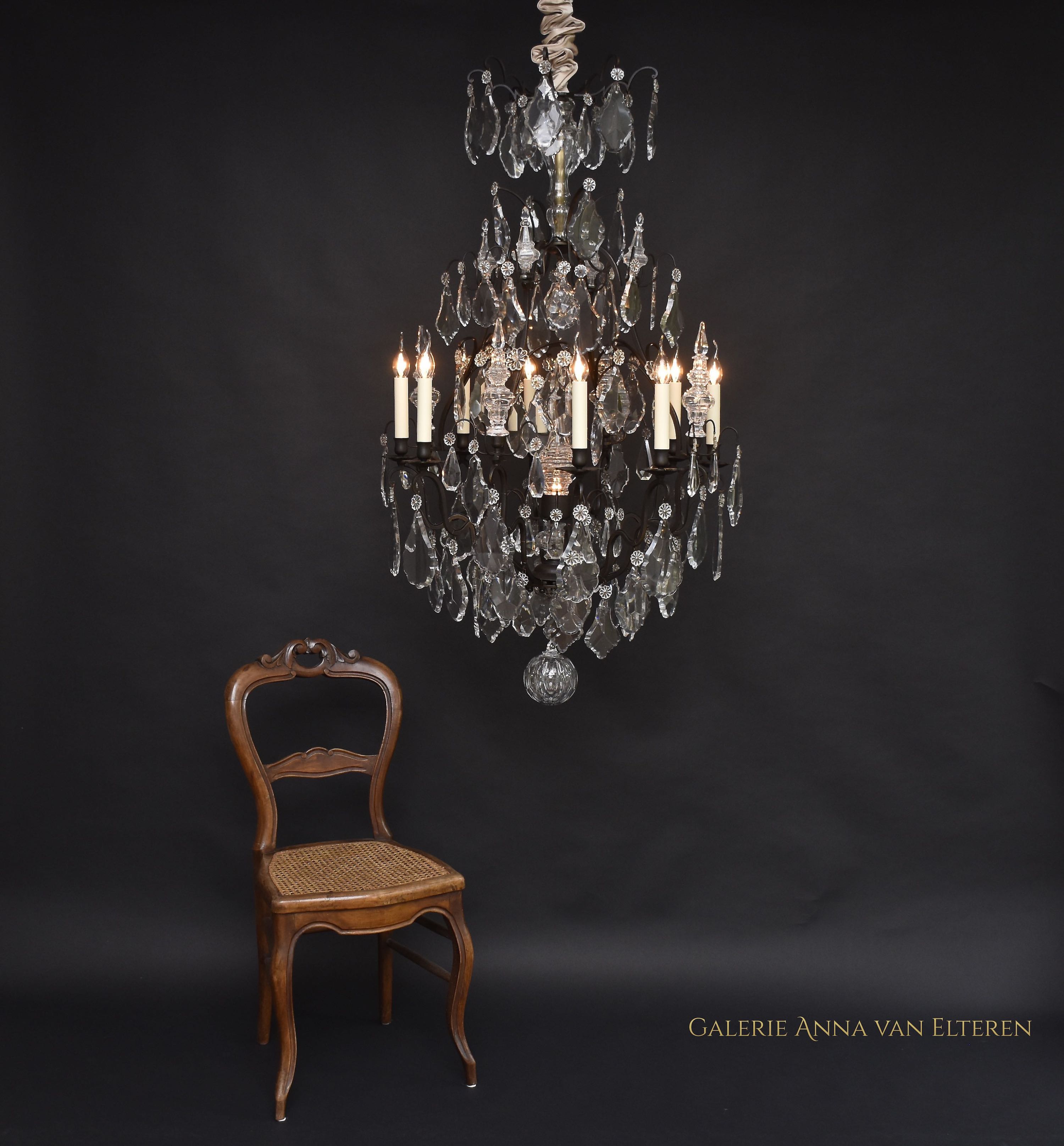 Bronze and Baccarat crystal French chandelier in the style of Louis XV