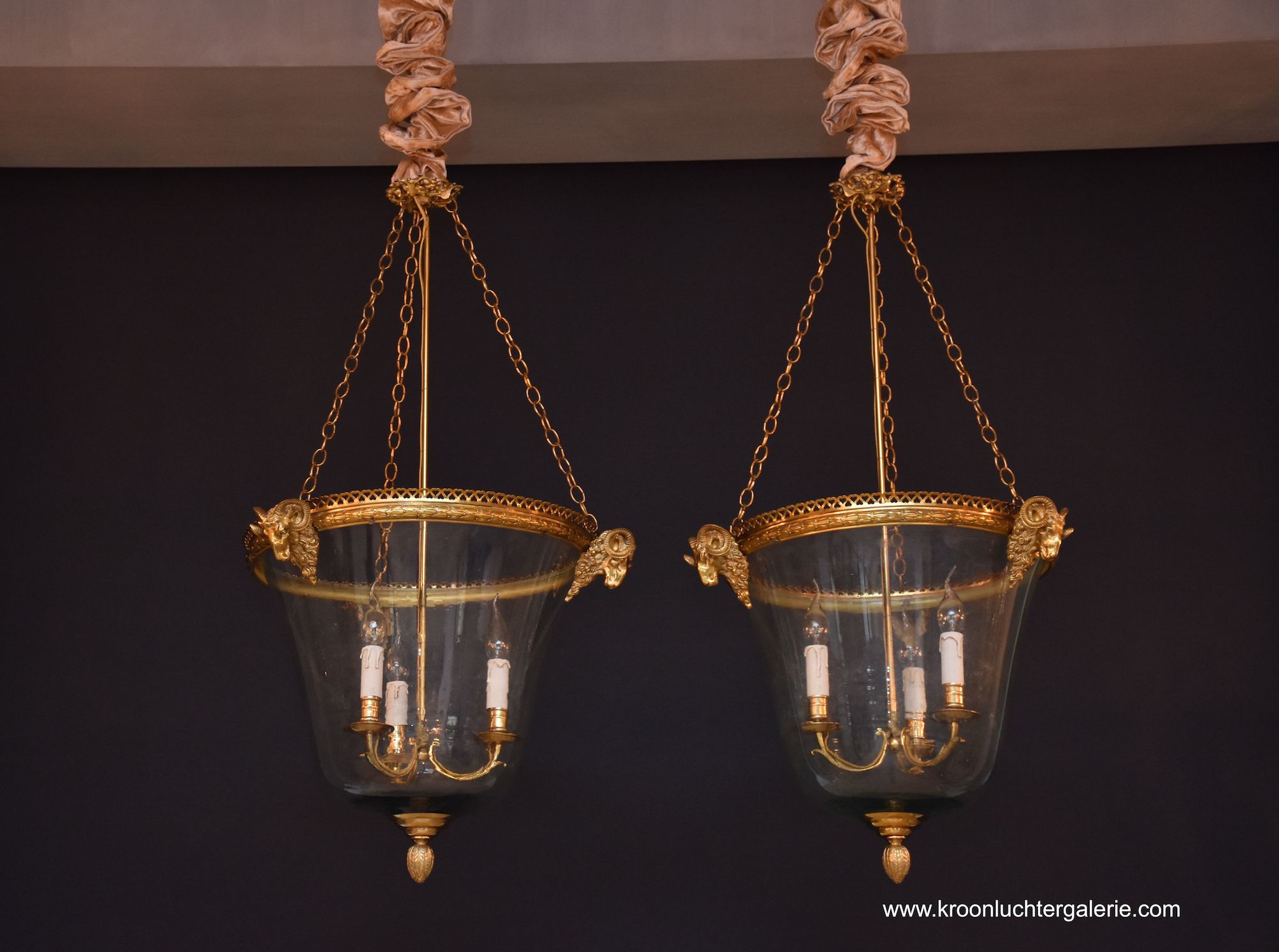 Neoklassieke set identieke Franse lampen