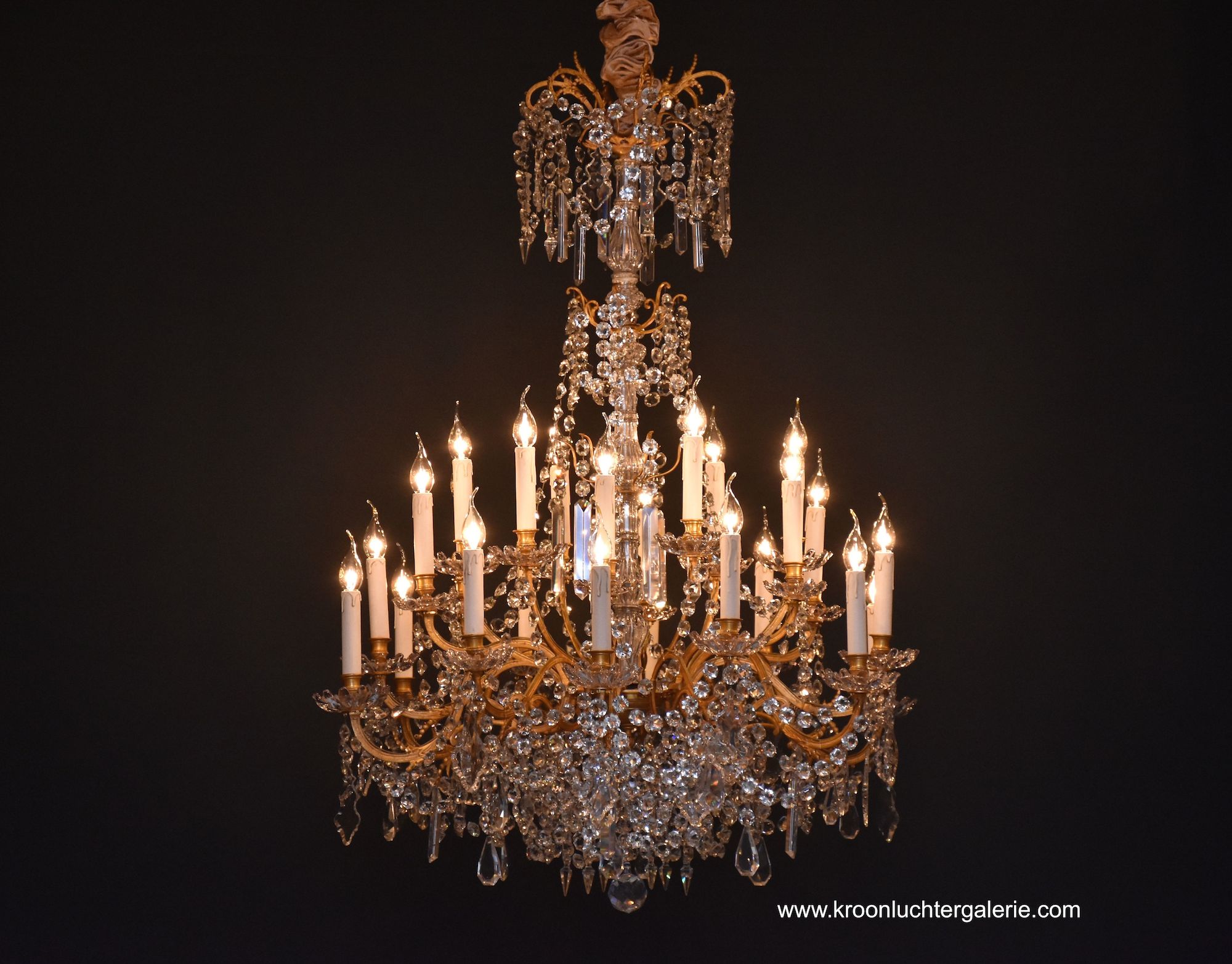 Large French Baccarat chandelier in the style of Louis XVI