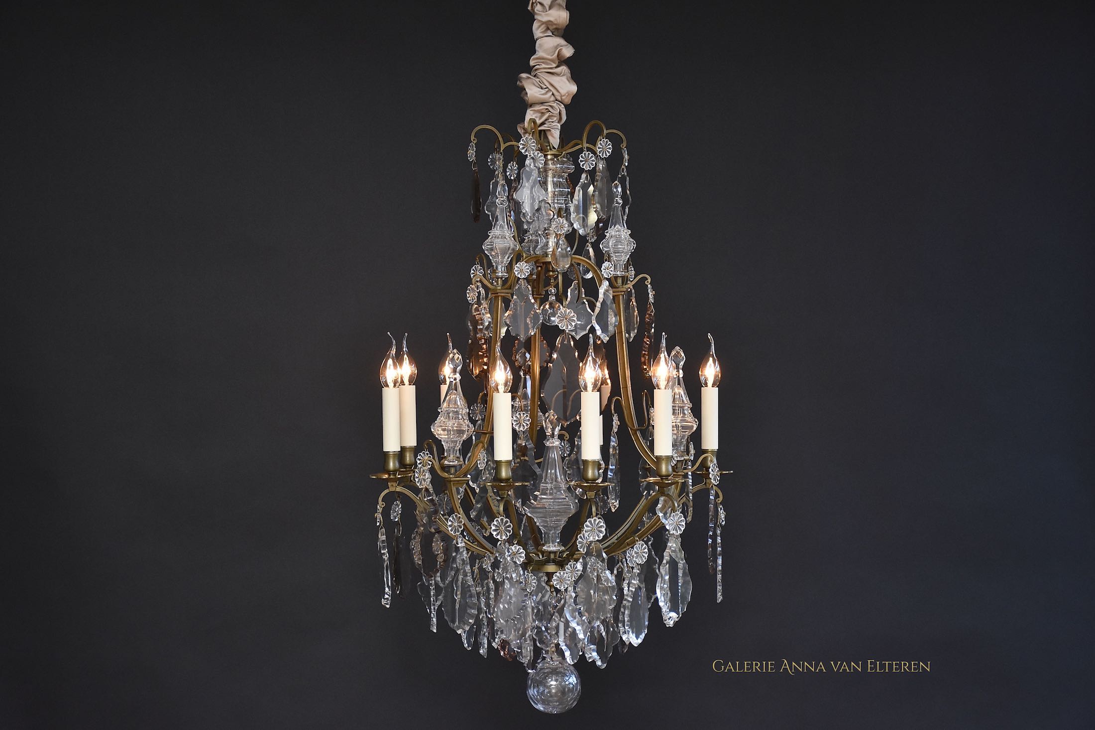 Antique French chandelier in the style of Louis XV