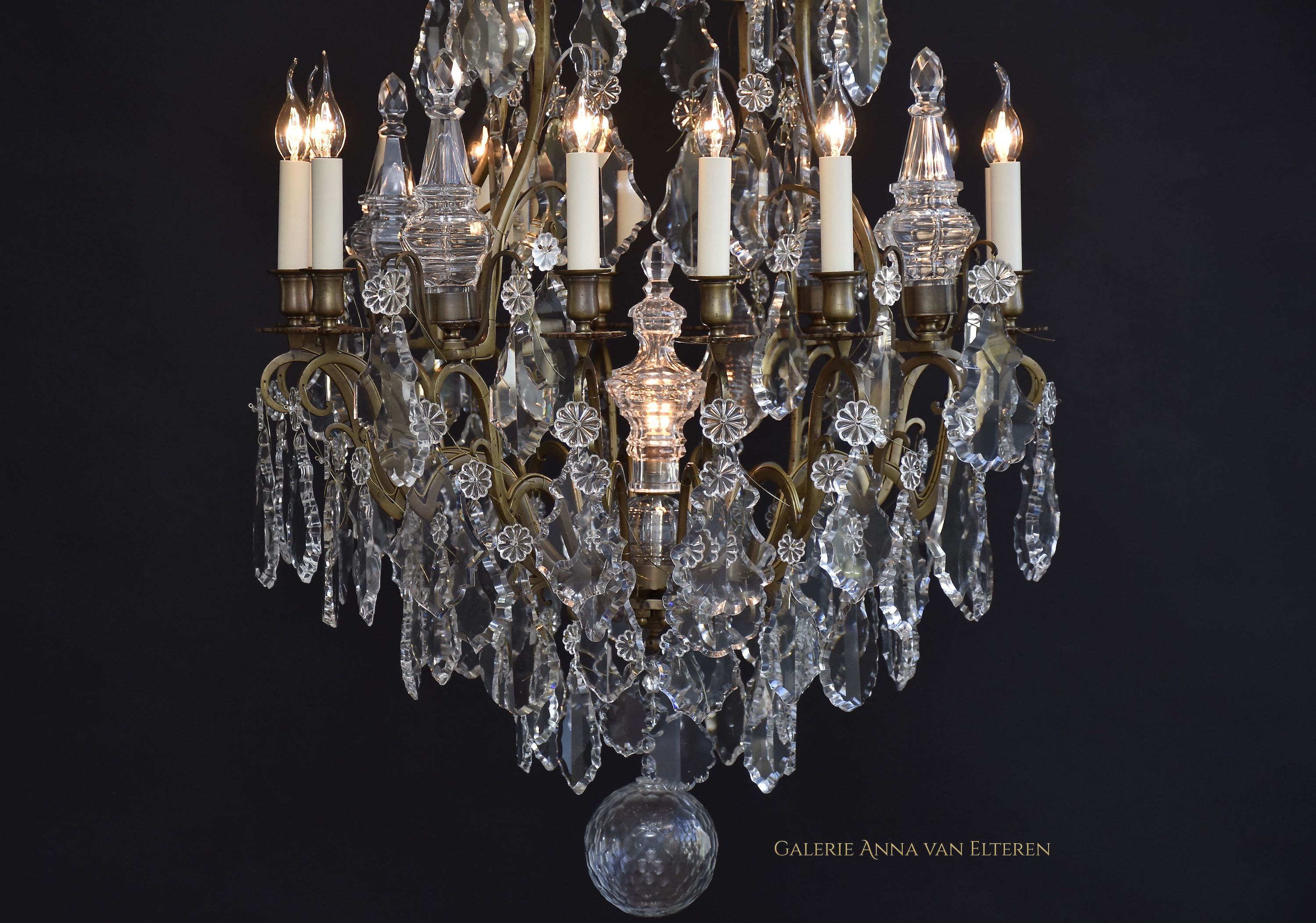19th c. large French chandelier in the style of Louis XV