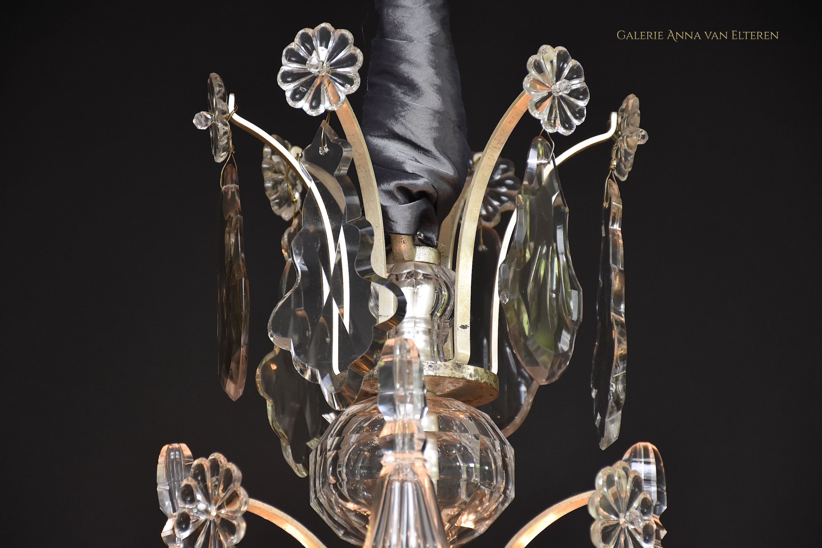 Large French chandelier in the style of Louis XV