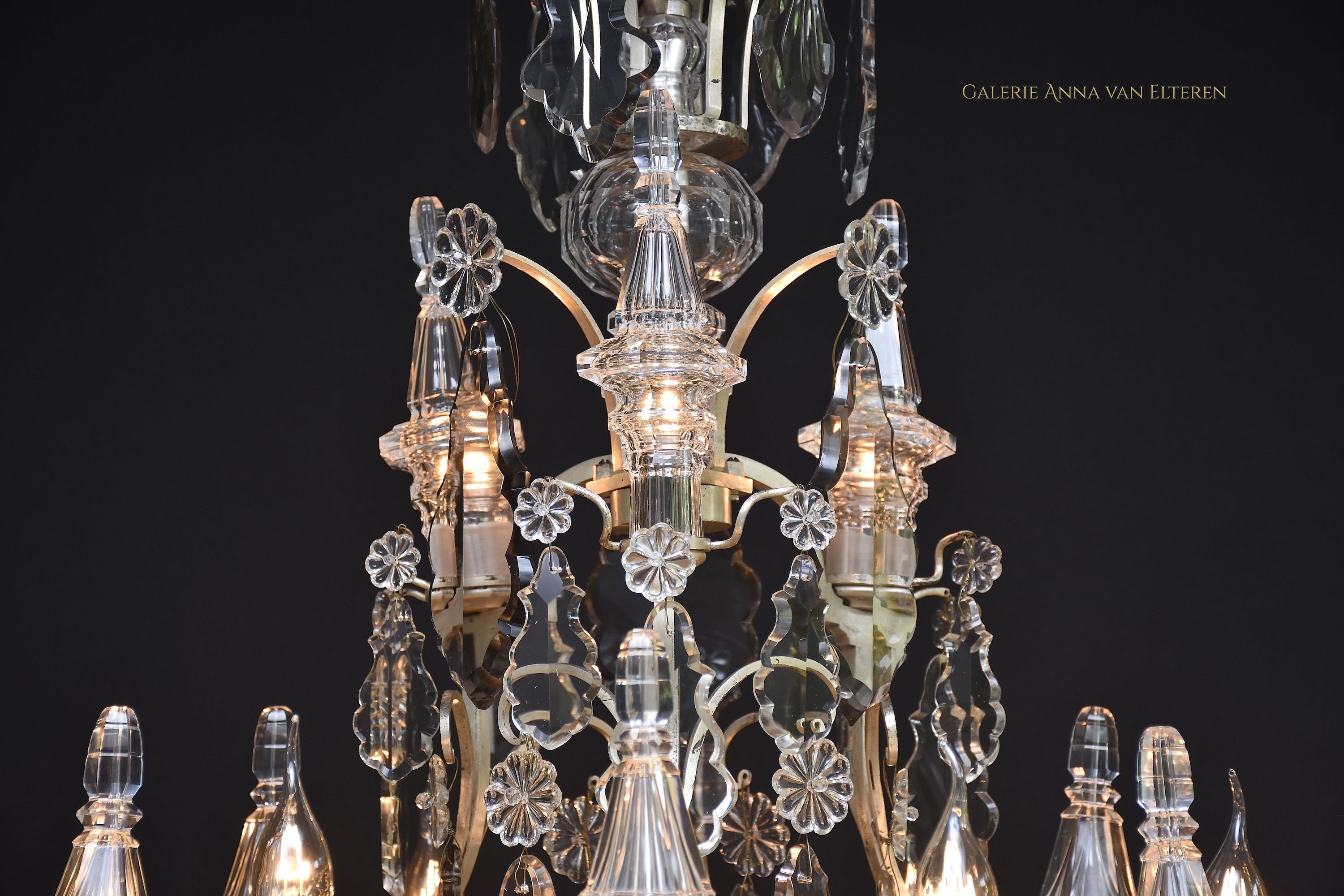 Large French chandelier in the style of Louis XV