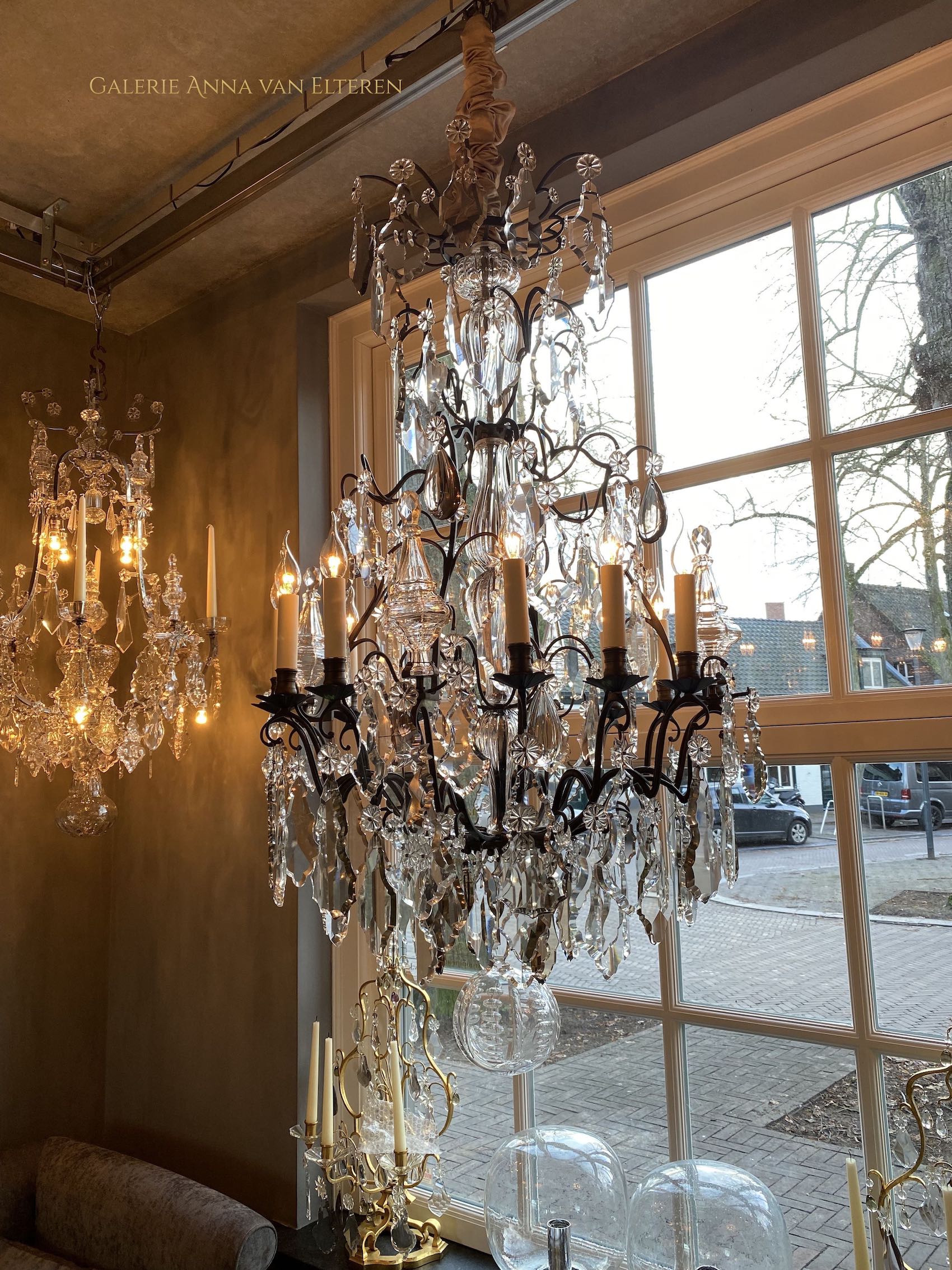 Large antique French chandelier in the style of Louis XV