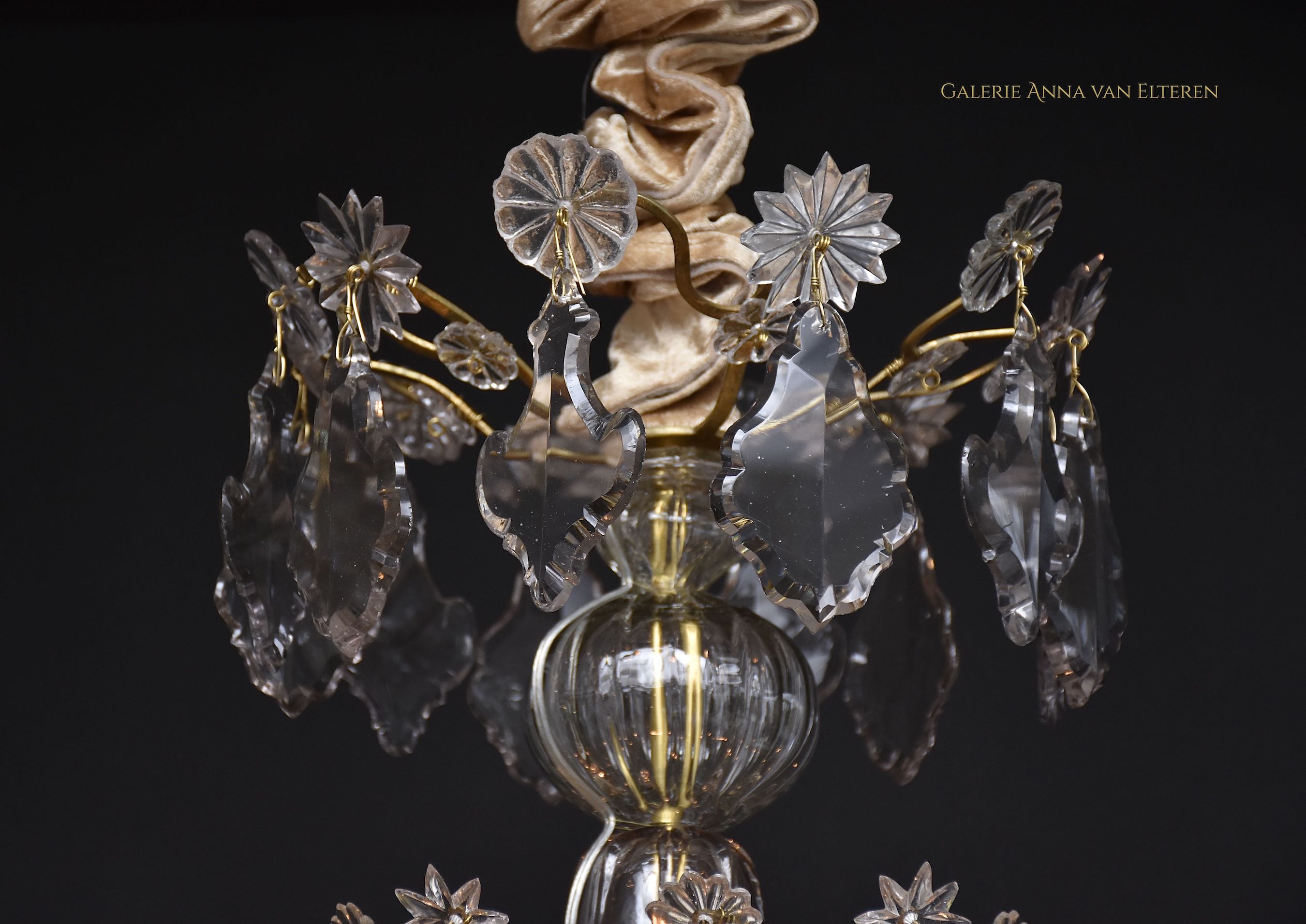 Elegant 18th c. French chandelier epoque Louis XV