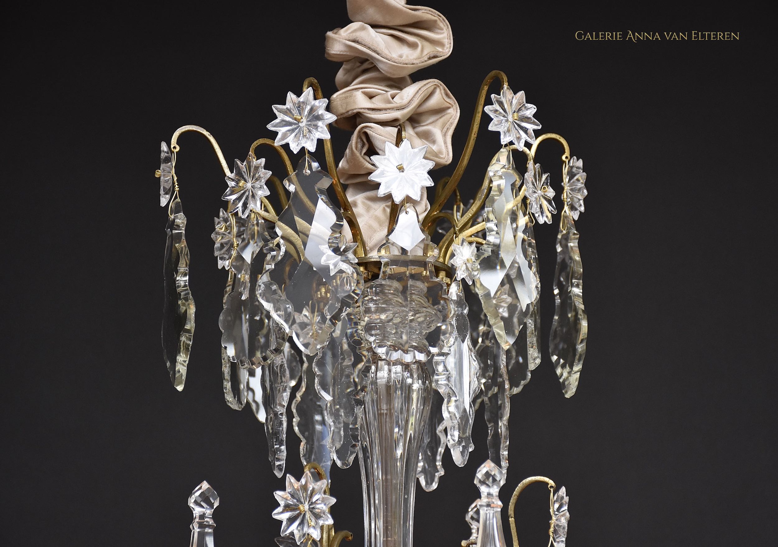 Antiker französischer Kronleuchter im Stil von Luis XV